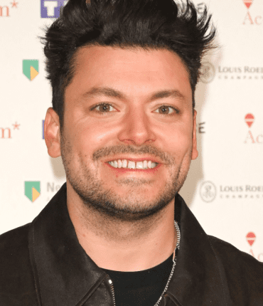 Kev Adams proche de sa grand-mère : cette belle surprise organisée pour ses 80 ans