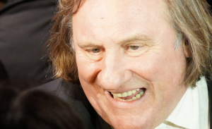 « Il me l’a attrapé » : ce geste déplacé qu’aurait eu Gérard Depardieu avec une ex-star de TPMP
