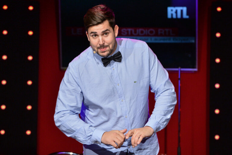 1084280-artus-sur-la-scene-du-grand-studio-rtl