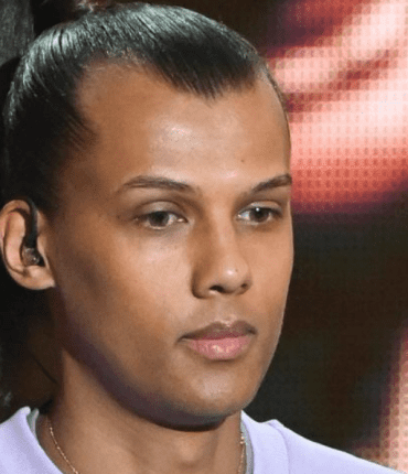 Stromae visé par une arnaque : une photo du chanteur le visage tuméfié inquiète ses fans