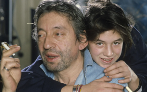 Serge Gainsbourg : qui sont ses deux enfants, Natacha et Paul, qui préfèrent vivre dans l’ombre ?