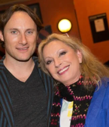 VIDÉO – Véronique Sanson racontée par son fils Christopher : “Elle ne me fait pas de cadeau”