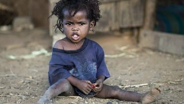 De la poussière somalienne à la beauté américaine : l’incroyable transformation d’une fille sauvée par amour