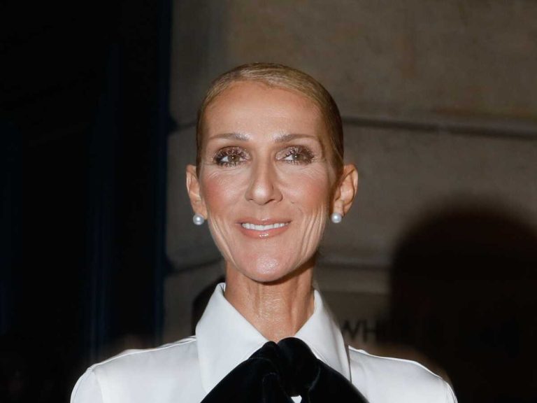 People à l&rsquo;exterieur du défilé de mode Haute-Couture printemps-été 2019 « Giorgio Armani Prive Haute Couture » à Paris.