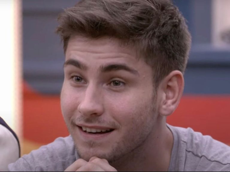 julien-star-academy-toujours-en-couple-cette-image-qui-ne-laisse-pas-de-place-au-doute (1)
