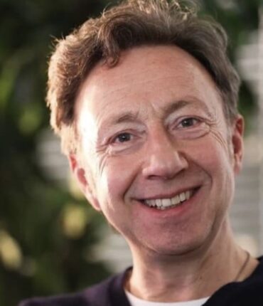 Stéphane Bern contraint de se serrer la ceinture : Son patrimoine en jeu