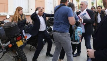 Nouvelle salve d’œufs contre Eric Zemmour lors d’un déplacement en Corse