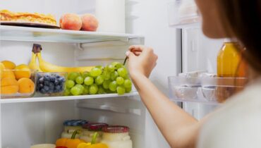 Optimisez la fraîcheur de vos aliments : les réglages idéaux pour votre réfrigérateur et congélateur pendant la saison chaude.