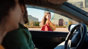 Amende salée pour les parents qui déposent leurs enfants à l’école sans se garer