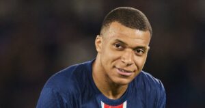 Kylian Mbappé en couple avec une sublime brune : son identité dévoilée, elle enflamme les réseaux sociaux !