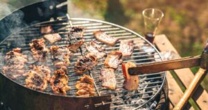 Gérer les nuisances olfactives des barbecues de voisinage : les recours possibles