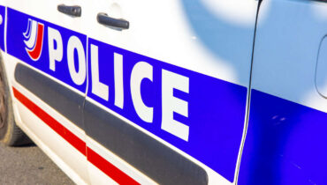Dans le Maine-et-Loire, un incident choquant : une enseignante attaquée par un lycéen armé