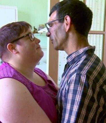 Justine (L&rsquo;amour est dans le pré) change radicalement de look : adieu la chevelure châtain, la compagne de Patrice ose une teinte éclatante