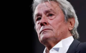 Alain Delon : l’enquête visant l’acteur pour détention d’armes à feu classée sans suite