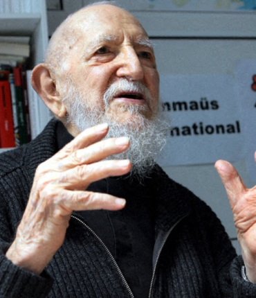Abbé Pierre accusé d’agressions, un test de paternité réclamé : « Tu es le fils…