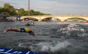 JO 2024 : cette bactérie potentiellement dangereuse qu’aurait attrapé une athlète en nageant dans la Seine