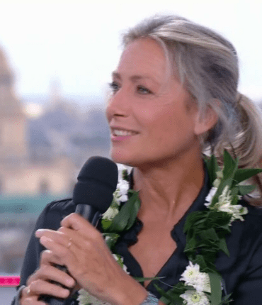 “C’est adorable !” : Anne-Sophie Lapix touchée par l&rsquo;attention d’un champion olympique en direct