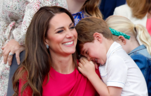 Kate Middleton pas si timide ? Ce jour où elle s’est clairement fait comprendre face à Elizabeth II et Charles