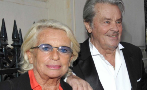 Mort d’Alain Delon : sa « petite soeur » Véronique de Villèle « effondrée de tristesse »