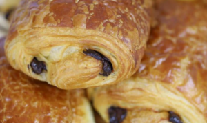 Pains suisses : attention, ces viennoiseries vendues chez Lidl peuvent contenir des morceaux de bois