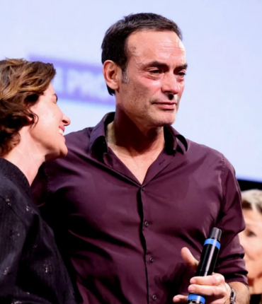 Anthony Delon en deuil : l’acteur fond en larmes à Lyon, lors d’un hommage à son père