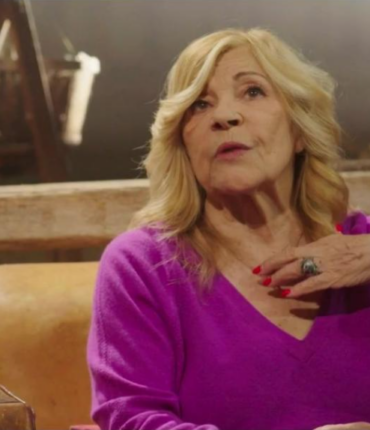 « Une débile mentale » : Nicoletta sans langue de bois pour évoquer sa mère et son enfance