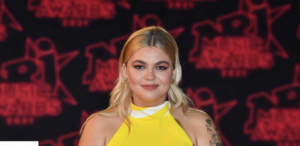 Louane maman : la chanteuse partage un tendre cliché avec sa fille, Esmée