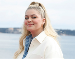 Louane victime de grossophobie : “La première fois, j’ai passé la journée à pleurer”