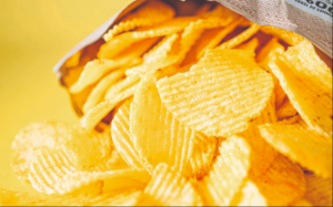 « Chips à l’essence » : Brets annule un concours pour un nouveau goût de chips et évoque l’erreur de son « stagiaire »