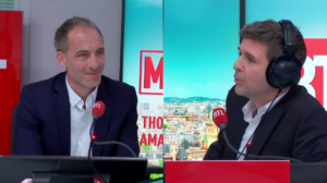 « Ma question est sérieuse » : Thomas Sotto rentre-dedans face à Raphaël Glucksmann, le compagnon de Léa Salamé troublé