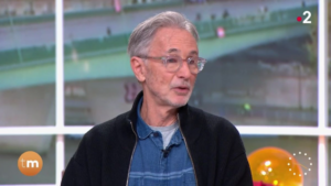 « Pas du tout » : Damien Thévenot parle trop vite sur Michel Blanc, Thierry Lhermitte le recadre