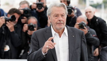 Alain Delon bisexuel ? Son fils Anthony répond à la question, son agacement est palpable