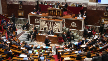 Chaos à l’Assemblée : un député Modem manque d’en venir aux mains avec son collègue LFI, la scène folle filmée