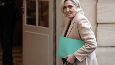 « Première fois en 25 ans… » : Marine Le Pen fait une confidence choc qui laisse Christine Kelly ébahie