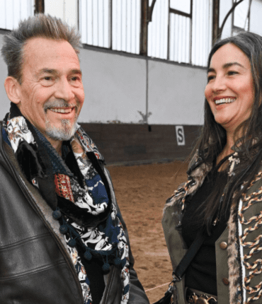 Poncho, robe turquoise et Kad Merad : le joyeux mariage de Florent Pagny et Azucena