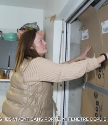 « On est quand même en décembre » : un propriétaire retire portes et fenêtres à une famille en plein hiver