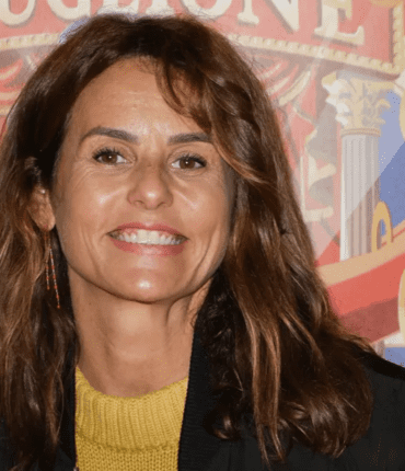 Faustine Bollaert émue, elle adresse un message à ses téléspectateurs après une belle récompense : “Merci pour ces 25 ans…”