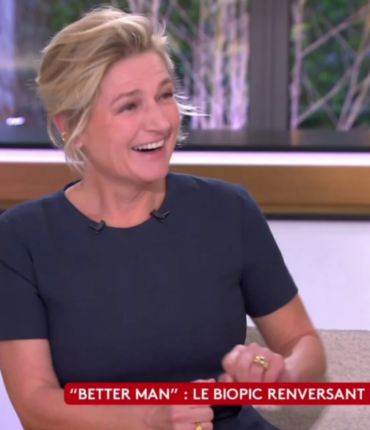 “Tu ne te faneras jamais”, un célèbre chanteur tombe sous le charme d’Anne-Elisabeth Lemoine dans C à vous