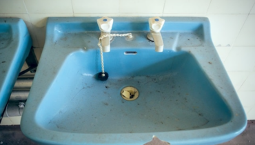 Lavabo cassé : qui paye, le locataire ou le proprio ?