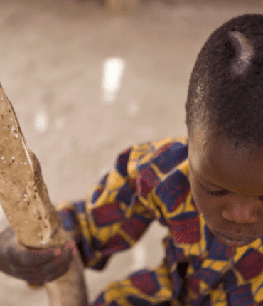 Un garçon de 3 ans se souvient d’avoir été as*assiné dans sa « dernière » vie et indique l’endroit où son c*rps a été ent*rré