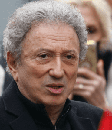 Michel Drucker déstabilisé face à cette question osée : “Vous bandez quand vous la regardez ? »