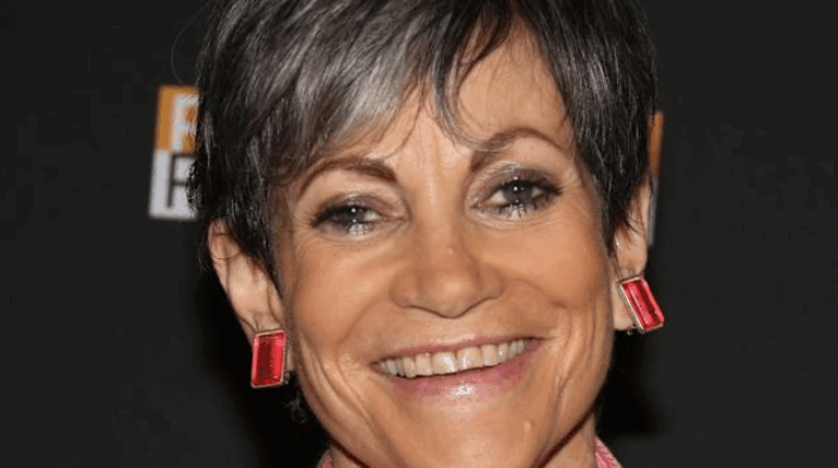 « Vous avez son 06 » : Isabelle Morini-Bosc triturée sur le cas Cyril Hanouna, elle botte en touche
