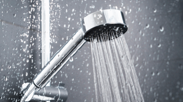 Et si l’on pouvait se passer de la douche quotidienne ? Une expérience qui bouscule les idées reçues !