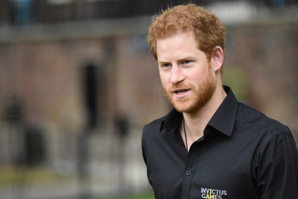 Furieux, le prince Harry