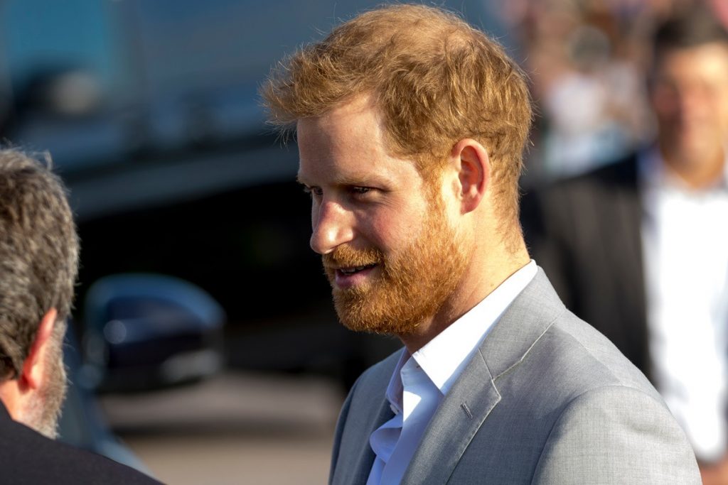 Furieux, le prince Harry