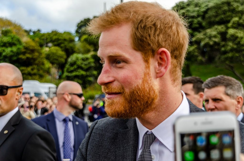 Furieux, le prince Harry