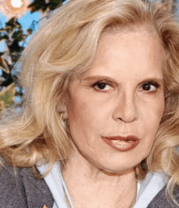 Une figure du rock en France s’est éteinte… laissant un vide pour Sylvie Vartan et les Yéyés