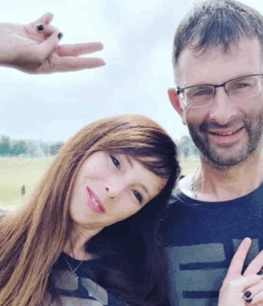 « L’amour est dans le pré » : Julien, candidat emblématique, ce « petit point » à l’oreille qui inquiète les médecins