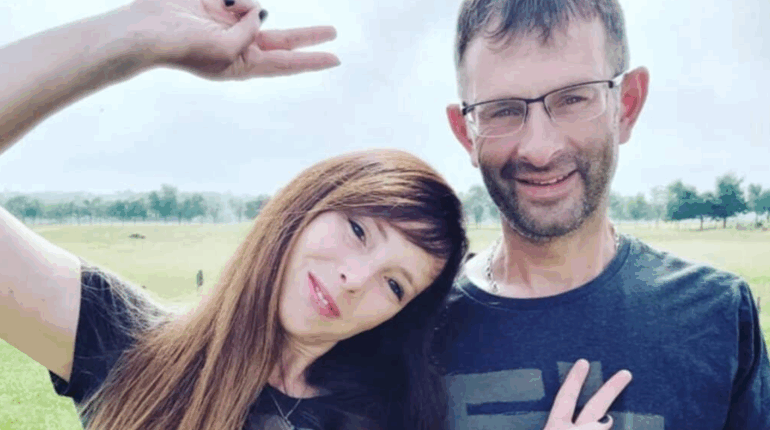 « L’amour est dans le pré » : Julien, candidat emblématique, ce « petit point » à l’oreille qui inquiète les médecins