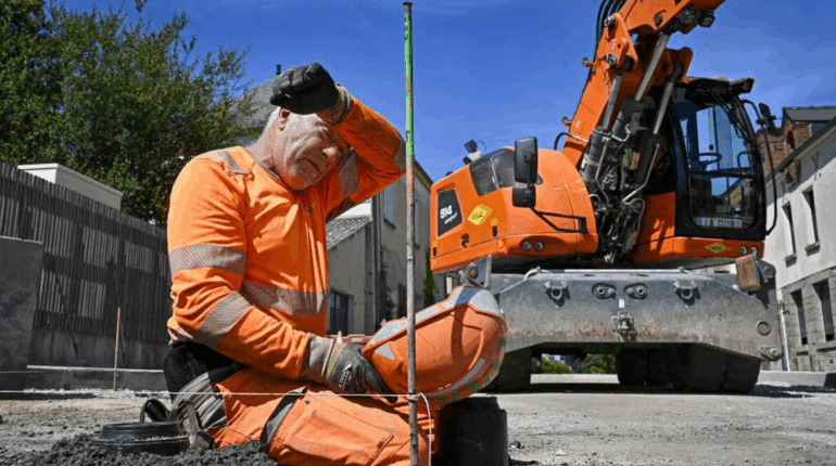 Canicule : un ouvrier de 35 ans décède en rentrant chez lui après avoir travaillé toute la journée sur le chantier